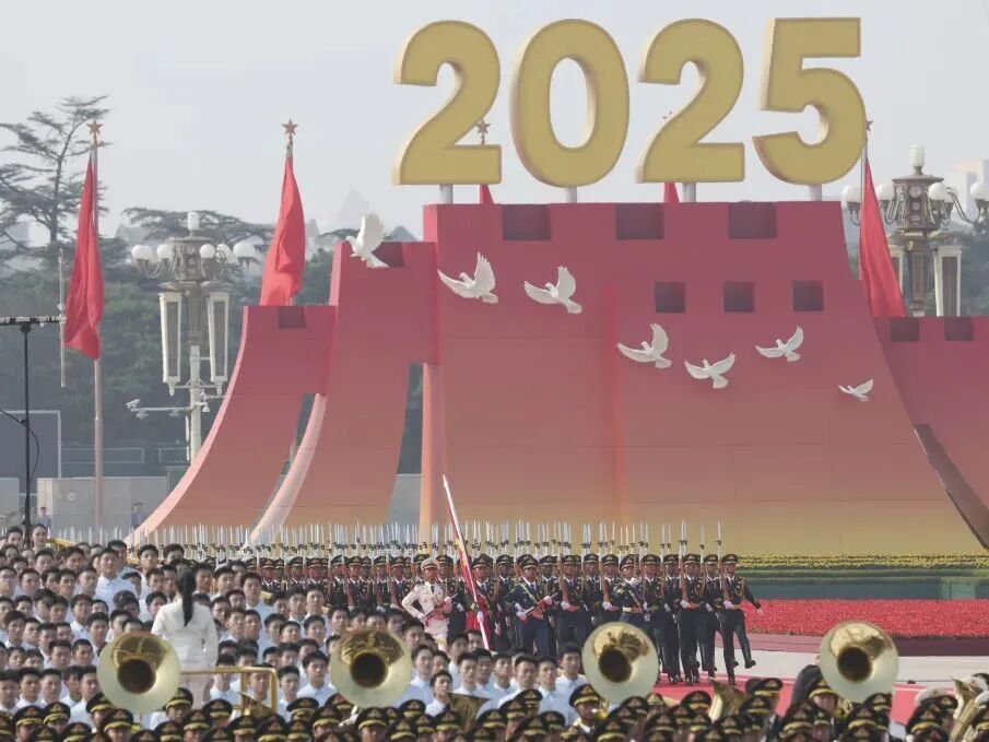 銘記曆史，砥礪前行 —— 深夜福利AV測試科技組織觀看抗戰勝利80周年閱兵